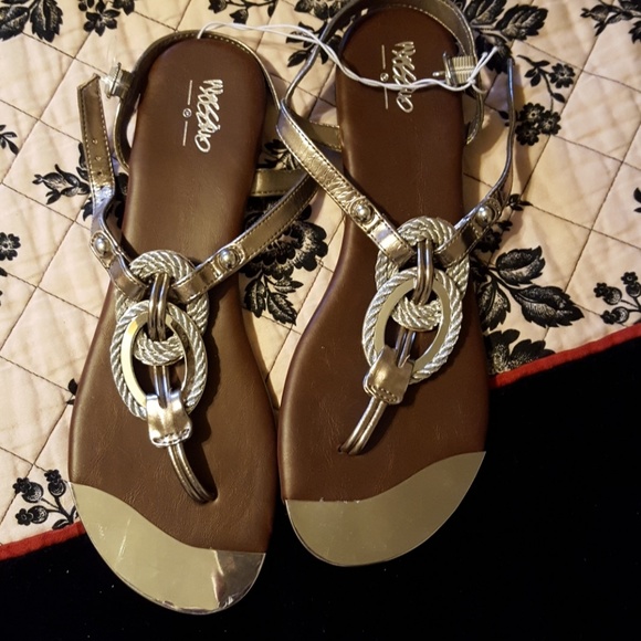 Shoes - mossimo sandals